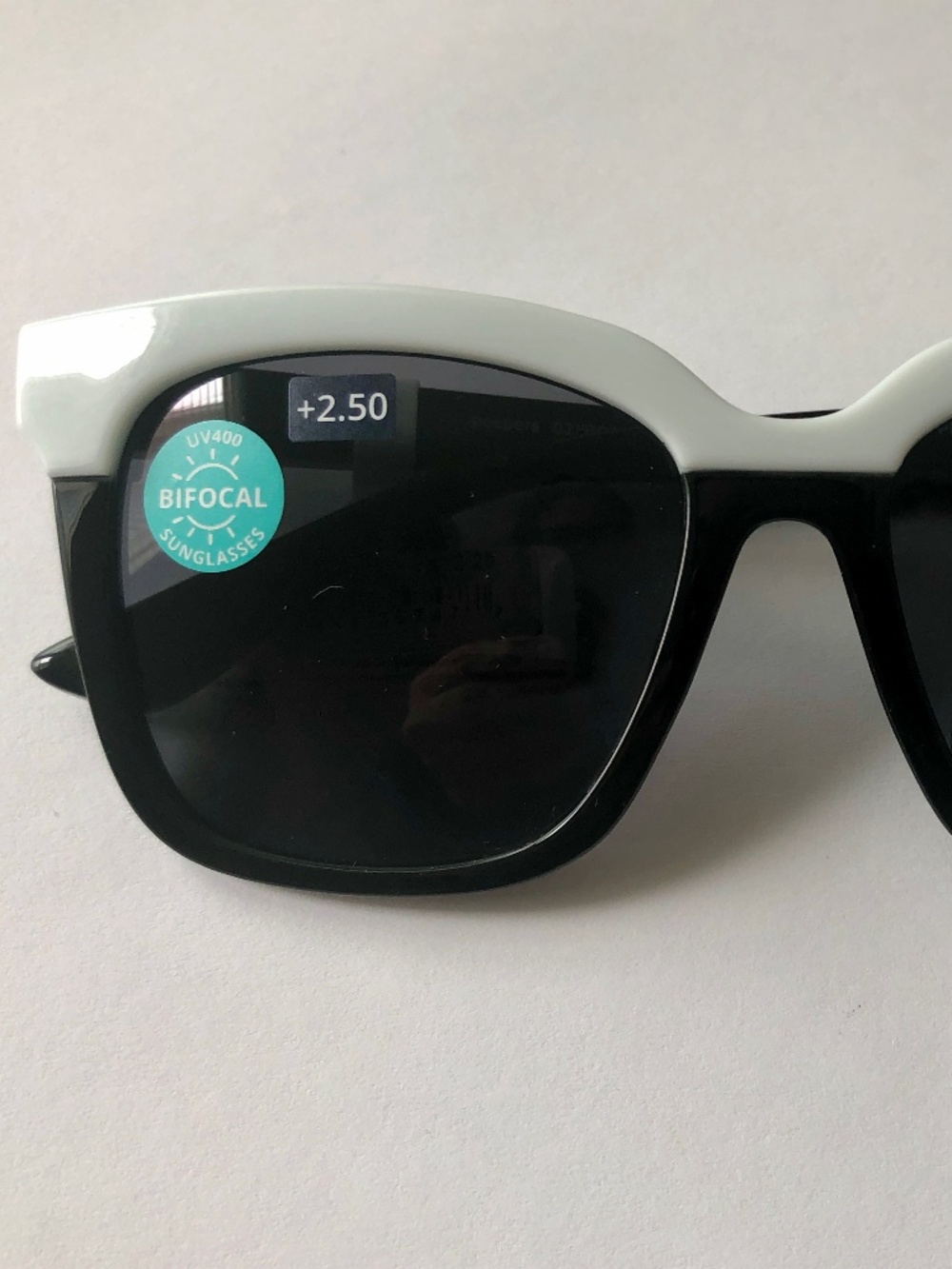 New Frenchy Black & White‎ Peepers BIFOCAL Reading Sunglasses+2.50